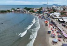 Praia com maior alargamento do Brasil recebe tecnologia para atender temporada de verão