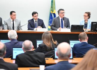 PEC do fim da jornada 6×1 tem semana decisiva de articulação sobre parecer